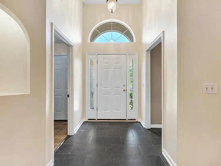 2025 Ascot Way — Photo 3