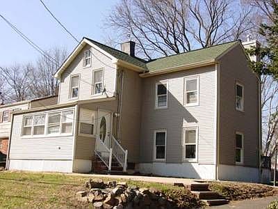 2nd image of 422 Pemberton Ave