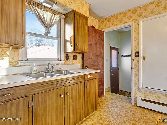 5th image of 2456 Galewood St
