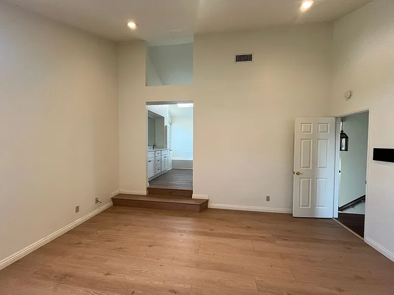 926 S Essex Rd — Photo 15