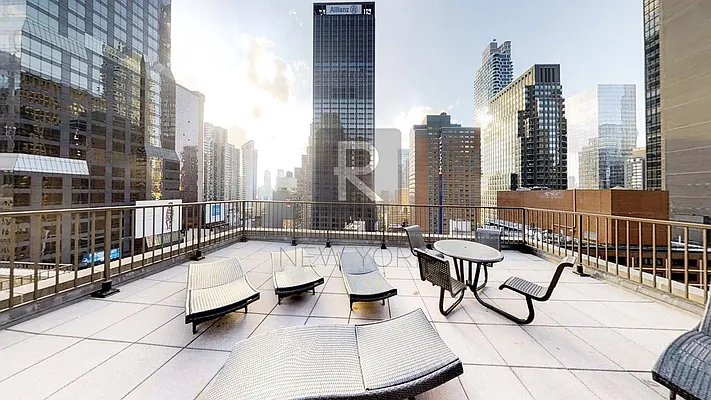 Rented by R New York | media 10