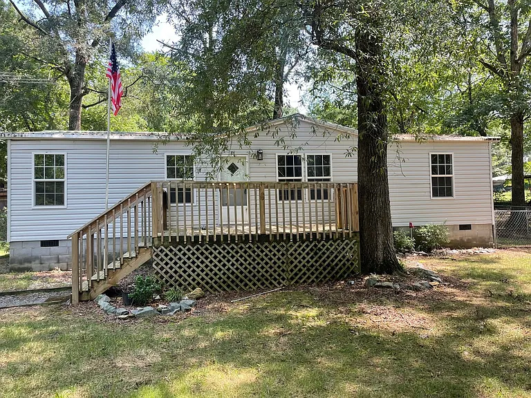 200 Hillcrest Rd — Photo 2