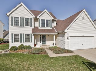 1423 Deer Creek Ln, Lake In The Hills, IL 60156