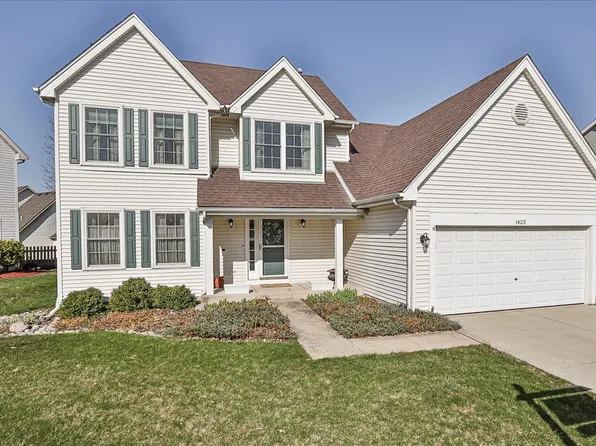 1423 Deer Creek Ln, Lake In The Hills, IL 60156