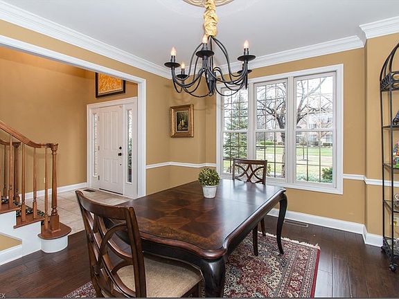 4th image of 3119 Excalibur Ave