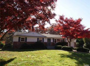 14 Richard Ct, Lake Grove, NY 11755