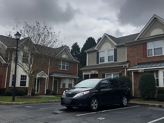 2nd image of 826 W Lake Cir