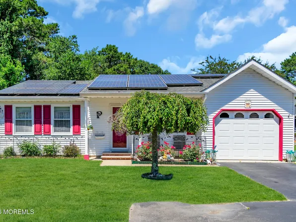 65 Chelsea Drive, Whiting, NJ 08759