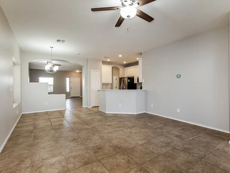 11702 W Jackson St — Photo 6