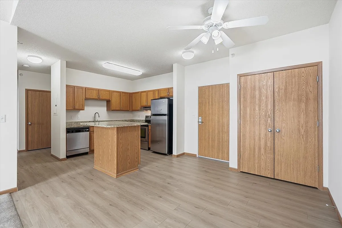 Crown Villa Apartments — Photo 3
