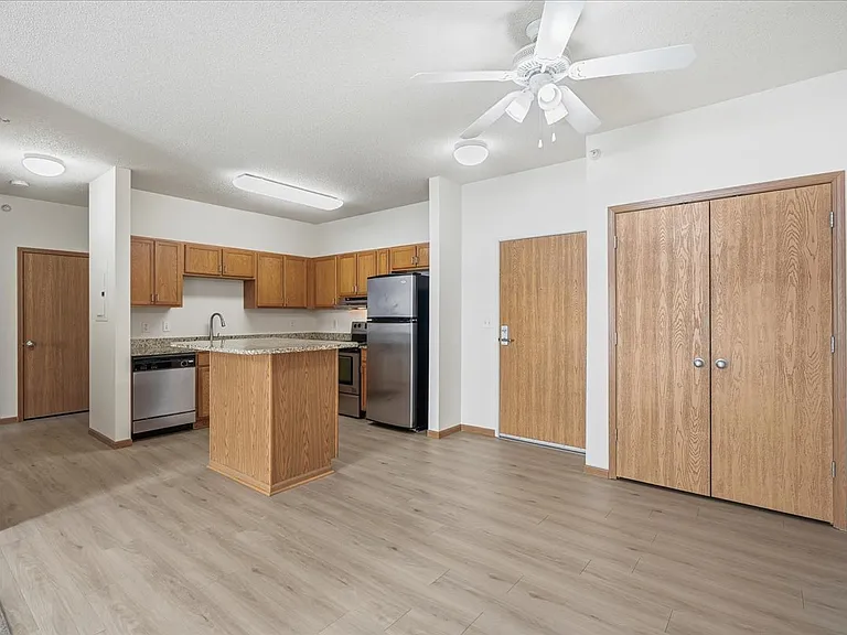 Crown Villa Apartments — Photo 3