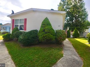 13 Clubhouse Ln, Sicklerville, NJ 08081