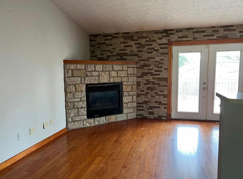2nd image of 7537 Kittansett Ln