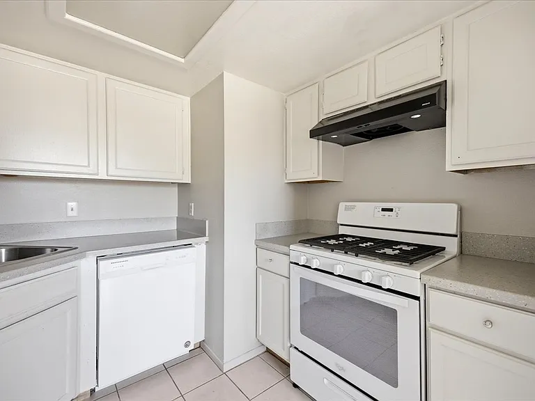 41995 Cambridge Avenue — Photo 24