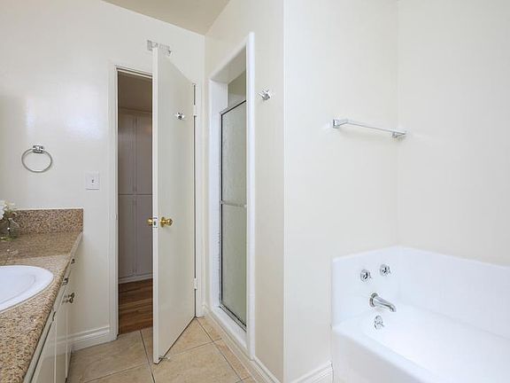 3rd image of 3-283 S El Molino Ave #3