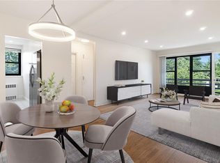 14 Stoner Ave APT 3N, Great Neck, NY