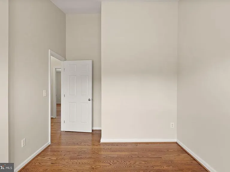 917 Rolfe Pl — Photo 43