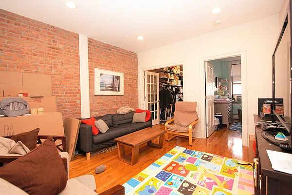 Rented by R New York | media 35