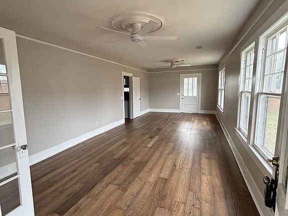 4th image of 1103 W Main St