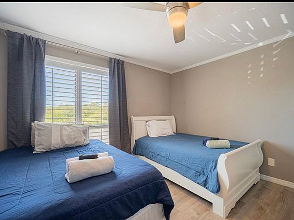 3rd image of 4001 Beneva Rd APT 421