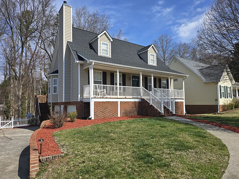 2837 Bridgeport Dr — Photo 2