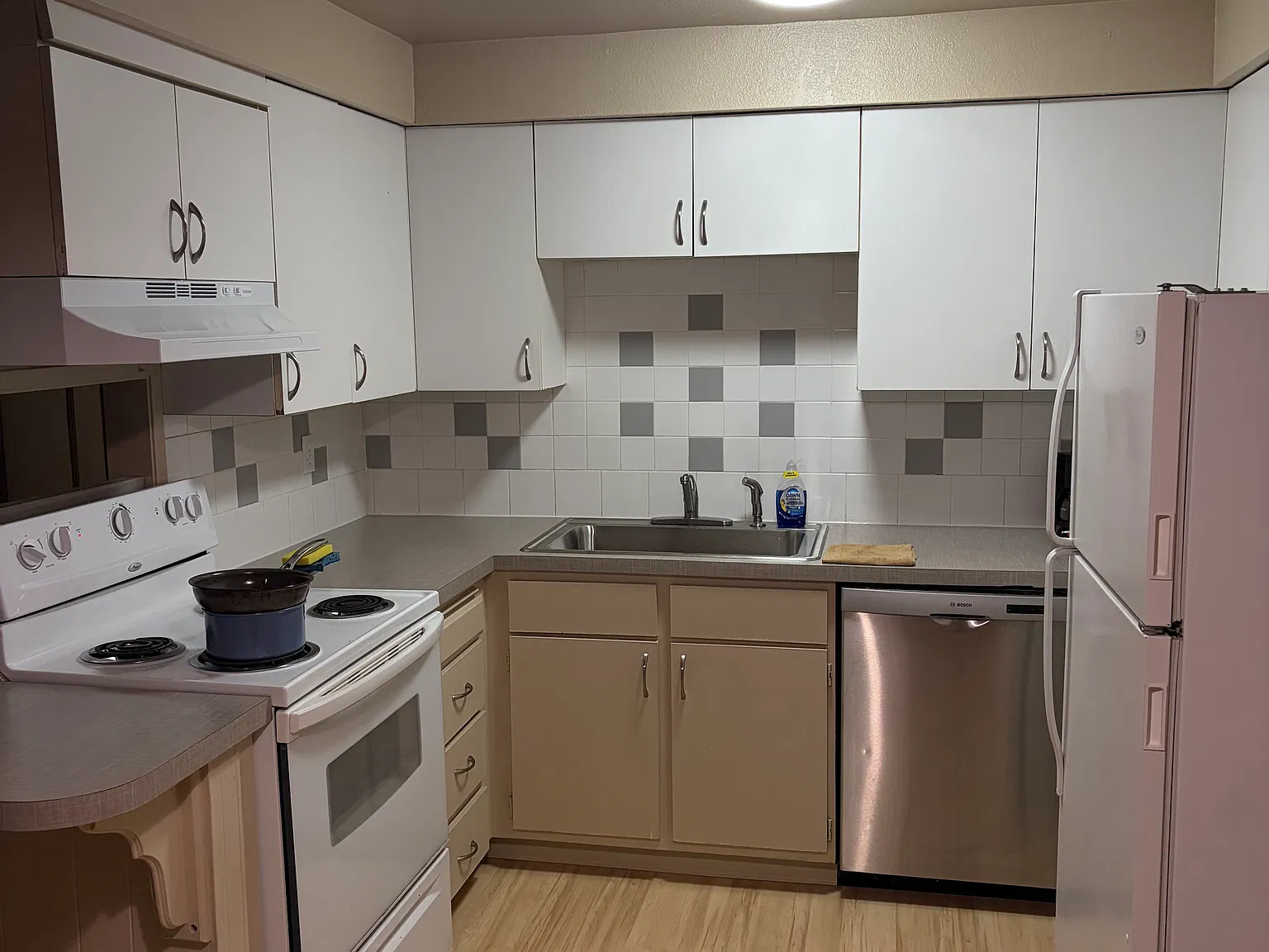 2 bed, 750 sqft, $1,195 — Photo 2