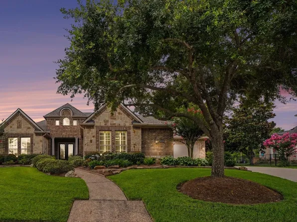 32303 Waterford Crest Ln, Weston Lakes, TX 77441