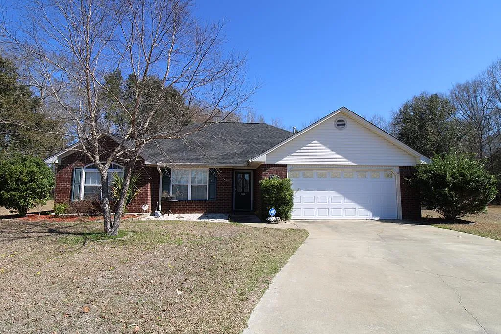 3 bed, 2.0 bath, 1596 sqft, $1,650 — Photo 1