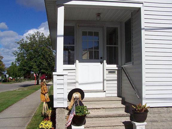 3rd image of 214 N 11th Ave