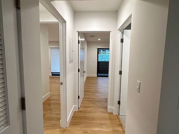 5th image of 1835 N Kenmore Ave APT 10