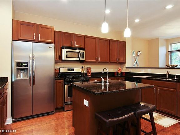 5th image of 713 Summit Ln