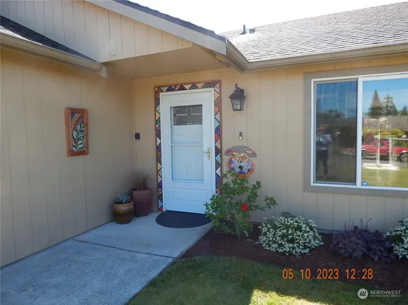 270 Independence Drive, Sequim, WA 98382