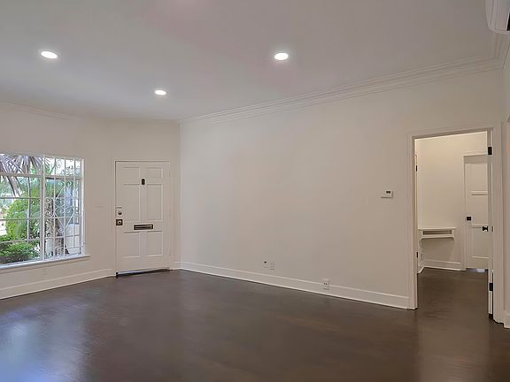 2nd image of 107 N Sweetzer Ave #3/4