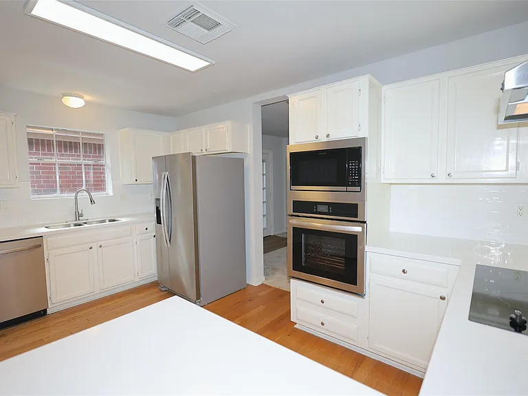 3229 Continental Dr — Photo 5