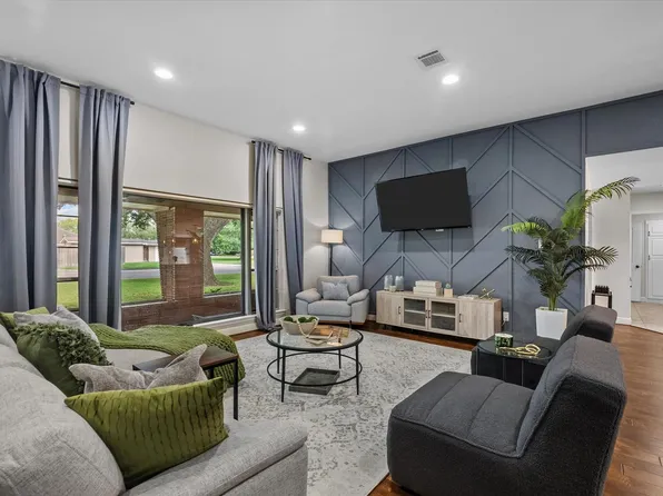 1613 S Hood St, Alvin, TX 77511