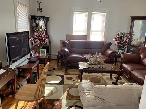 2nd image of 34 Garnet St