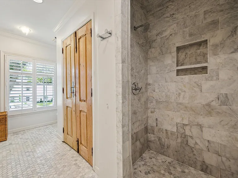 2510 Locke Ln — Photo 21