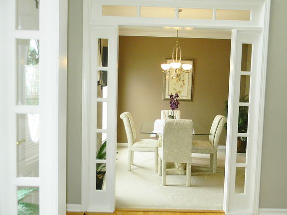 4th image of 213 Moorehead Dr