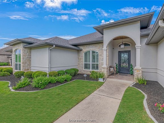 2nd image of 1204 Quarry Oaks Dr