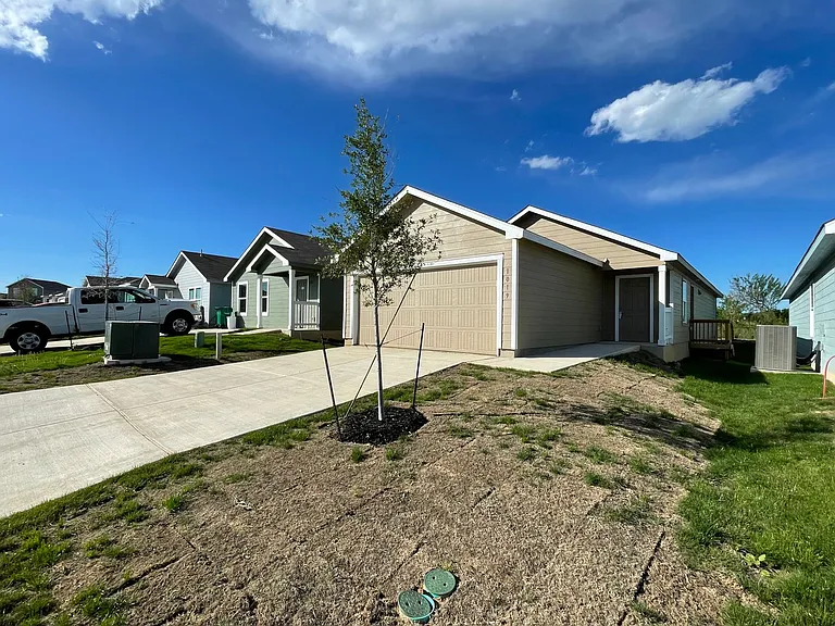 1019 Magrum Way — Photo 2