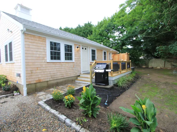 12 Town Neck Rd, Sandwich, MA 02563
