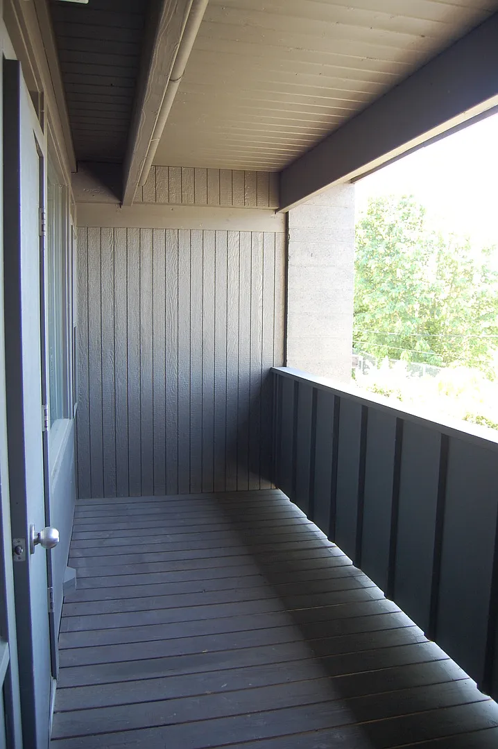 1621 Queen Anne Ave N — Photo 2