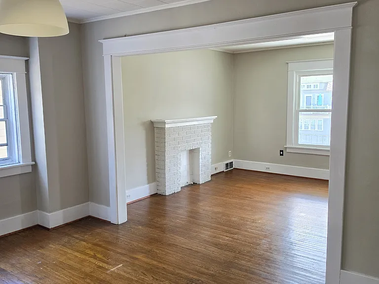 339 Crestwood Ave — Photo 1