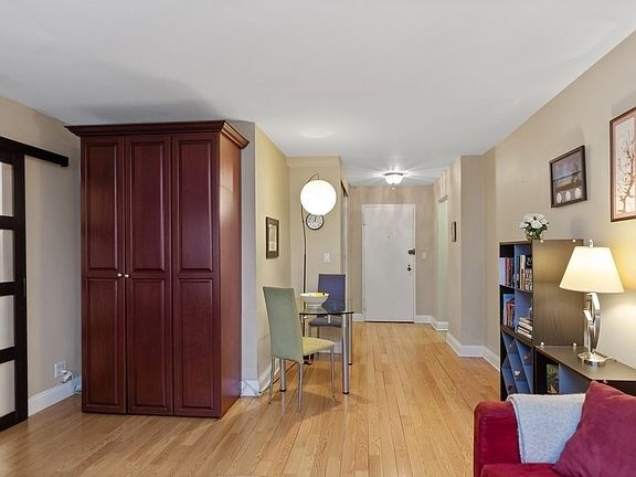 3rd image of 225 E 57th St APT 2P