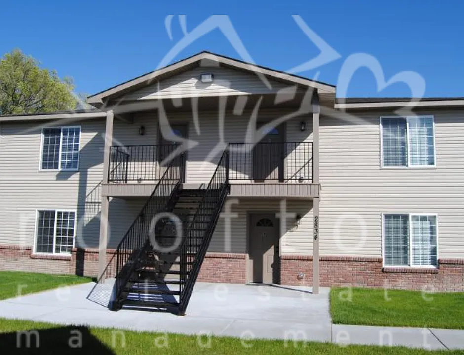 2832 Hunters Loop #C