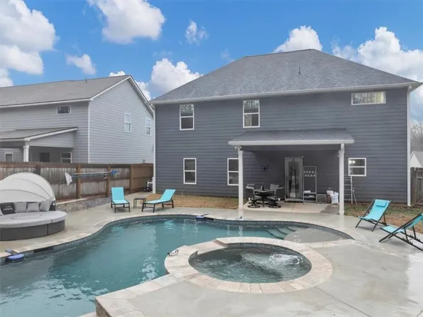 557 Clinton Dr, Temple, GA 30179