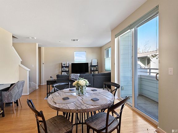 4th image of 1066 41st Ave Unit C203