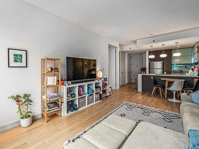 2145 44th Dr #2G — Photo 3