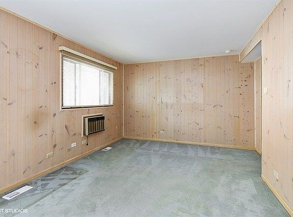 5th image of 586 Berkshire Ln
