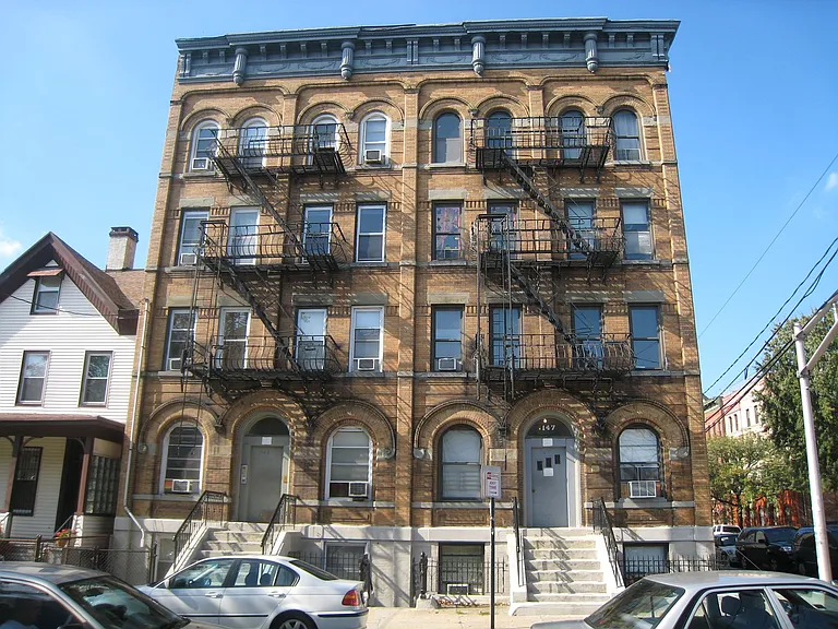 145 - Chestnut Apartments — Photo 1